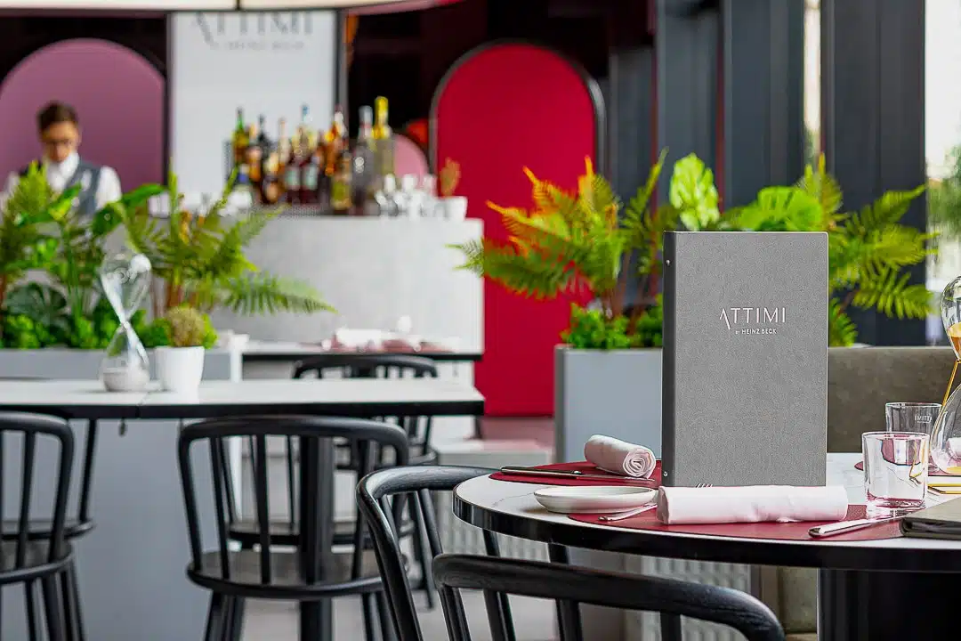 Dedans Attimi Heinz Beck porta menu similpelle clessidra sala pranzo