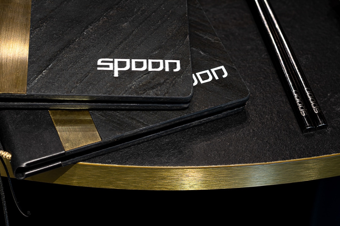 Dedans spoon porta menu pietra ottone bacchette cinesi