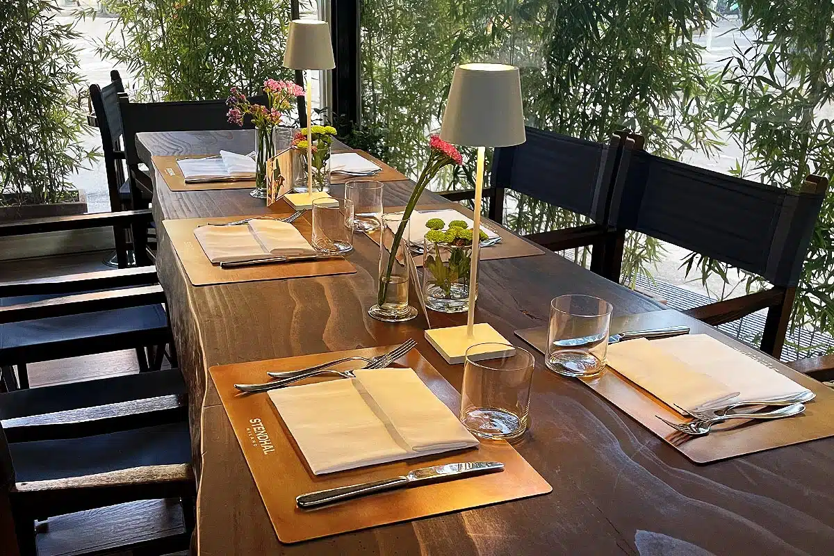 dedans-tovaglietta-ottone-ristorante-stendhal-milano_01